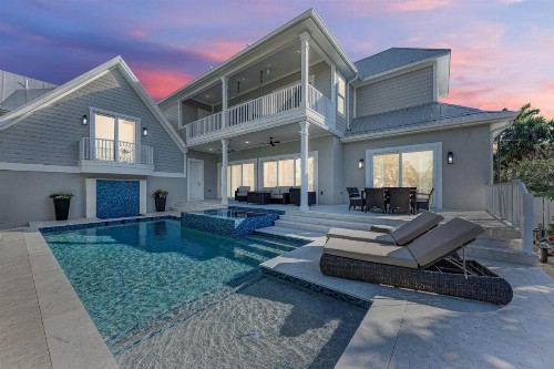 Brand New Luxe 4 Bedroom plus Nanny suite Heated pool spa bikes - image 1