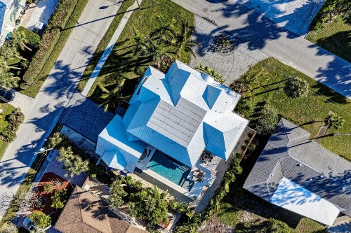Brand New Luxe 4 Bedroom plus Nanny suite Heated pool spa bikes - image 11
