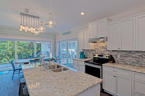 4 Bed 3 Bath BUNGALOW Heated Pool and Spa Bikes Kayaks free WiFi - image 18