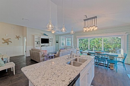 4 Bed 3 Bath BUNGALOW Heated Pool and Spa Bikes Kayaks free WiFi - image 19
