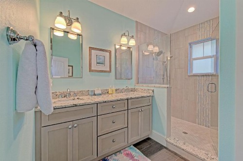 4 Bed 3 Bath BUNGALOW Heated Pool and Spa Bikes Kayaks free WiFi - image 24