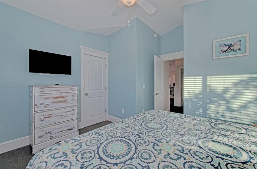 4 Bed 3 Bath BUNGALOW Heated Pool and Spa Bikes Kayaks free WiFi - image 29