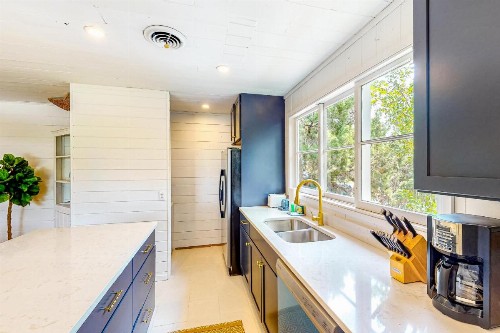 Blissful Beach Retreat - image 10