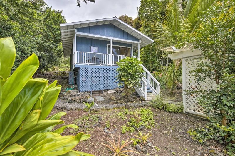 Kona Cottage w/Lanai & Ocean Views on Coffee Farm! - main image