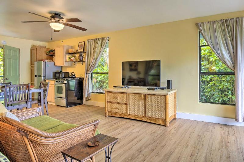 Kona Cottage w/Lanai & Ocean Views on Coffee Farm! - image 6