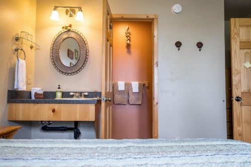 Bay Ave Bed and Breakfast Inn - image 36