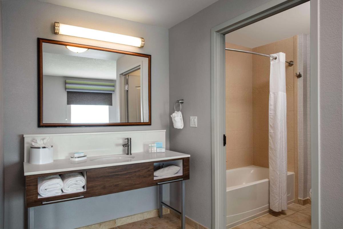 Hampton Inn and Suites Miami-South/Homestead - image 6