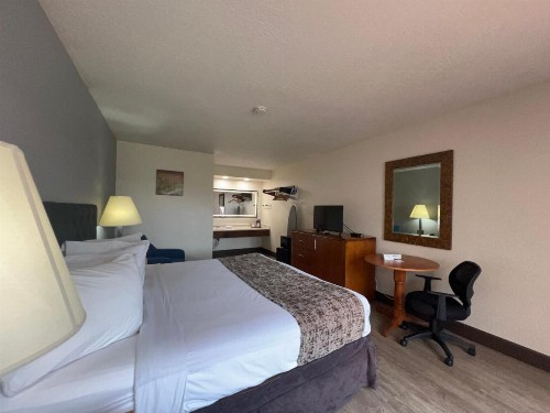 Garden Inn Homestead/Everglades/Gateway to Keys - image 11