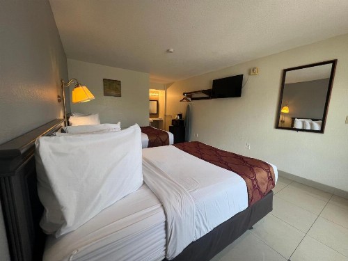 Garden Inn Homestead/Everglades/Gateway to Keys - image 18