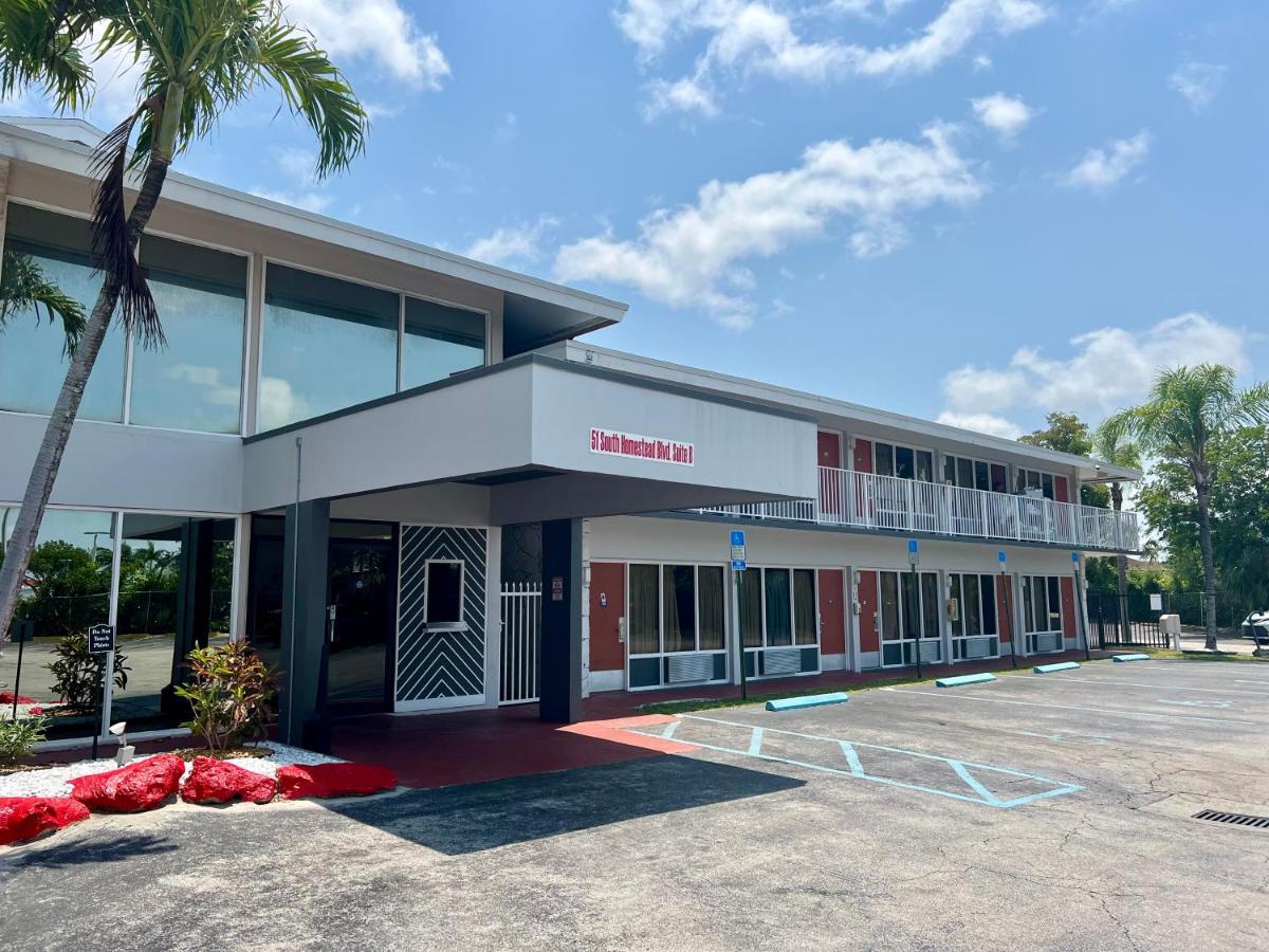 Garden Inn Homestead/Everglades/Gateway to Keys - image 4