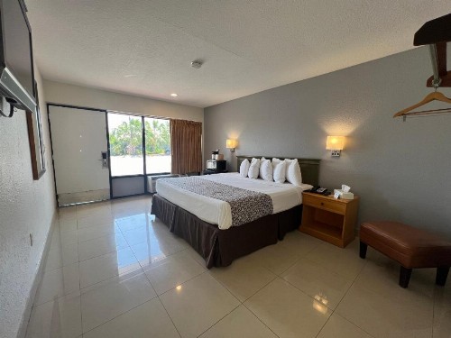 Garden Inn Homestead/Everglades/Gateway to Keys - image 45