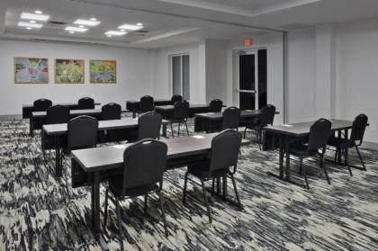 Hilton Garden Inn Birmingham/Lakeshore Drive - image 12