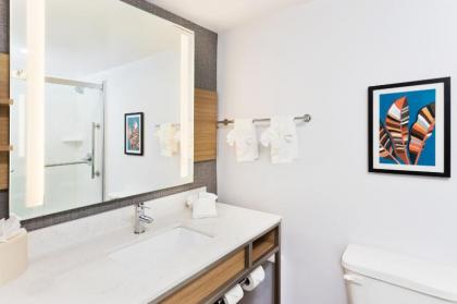 Hilton Garden Inn Birmingham/Lakeshore Drive - image 4