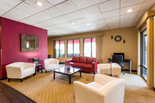 Econo Lodge - Oxmoor - image 4