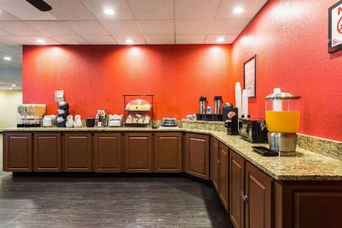 Econo Lodge - Oxmoor - image 7