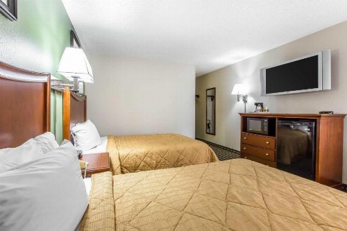 Quality Inn Homewood - image 19