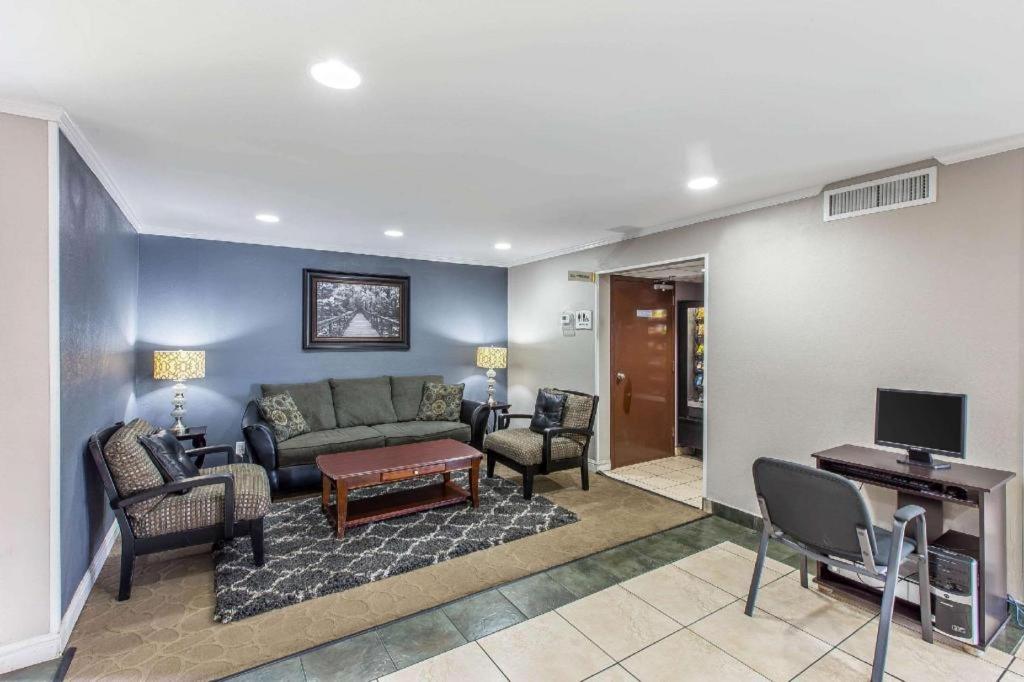 Quality Inn Homewood - image 6