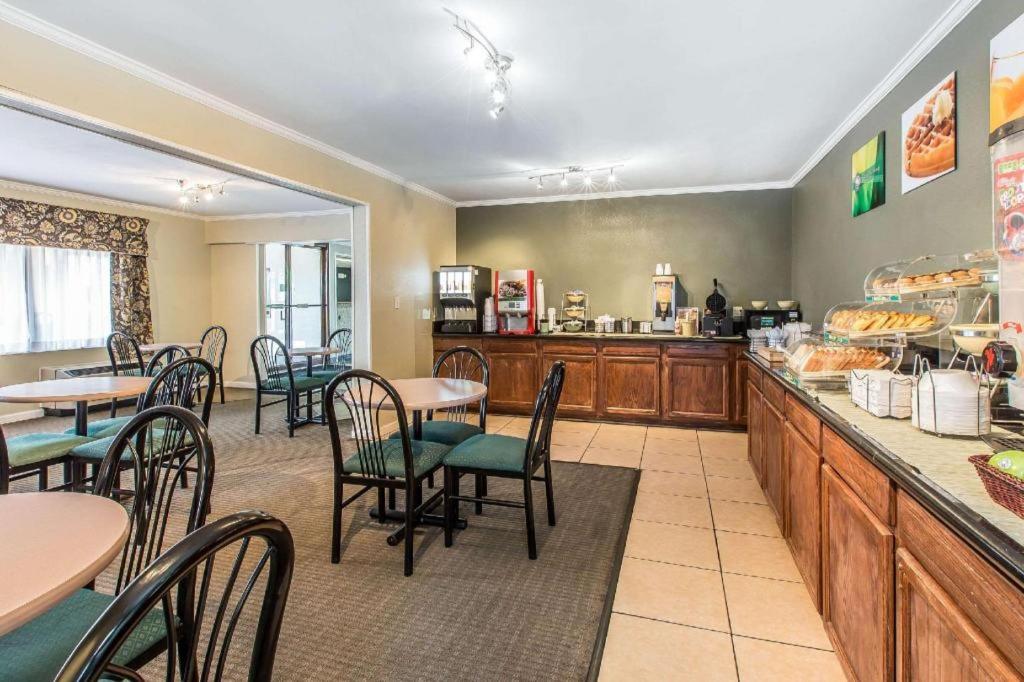Quality Inn Homewood - image 7