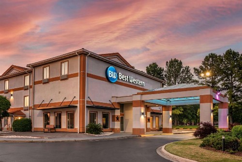 Best Western Plus Carlton Suites - Birmingham