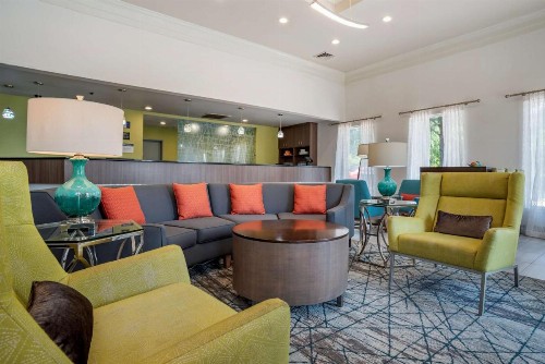 Best Western Plus Carlton Suites - Birmingham - image 2