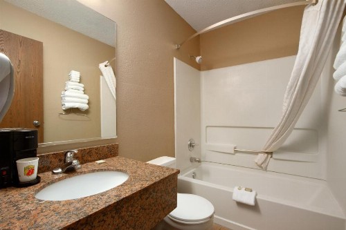 Super 8 by Wyndham Homewood Birmingham Area - image 12