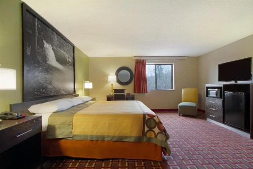 Super 8 by Wyndham Homewood Birmingham Area - image 15
