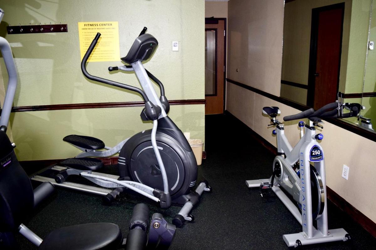 Super 8 by Wyndham Homewood Birmingham Area - image 3