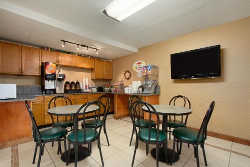 Super 8 by Wyndham Homewood Birmingham Area - image 30