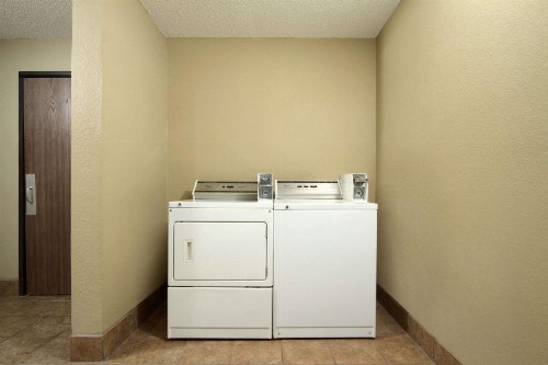 Super 8 by Wyndham Homewood Birmingham Area - image 47