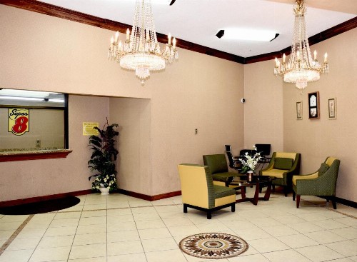 Super 8 by Wyndham Homewood Birmingham Area - image 50