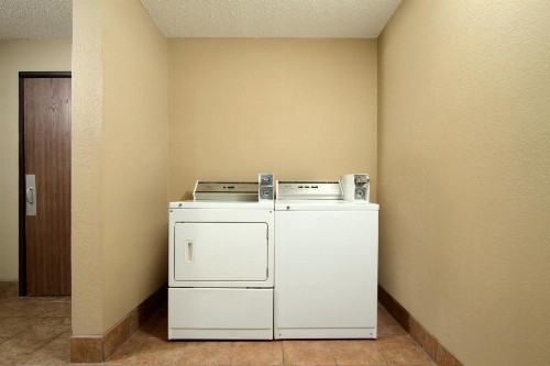 Super 8 by Wyndham Homewood Birmingham Area - image 9