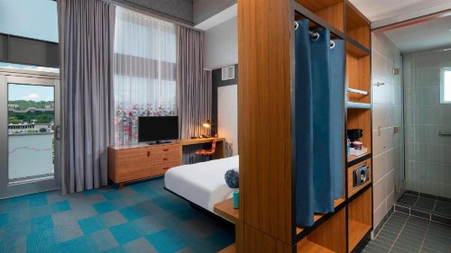 Aloft Birmingham Soho Square - image 2