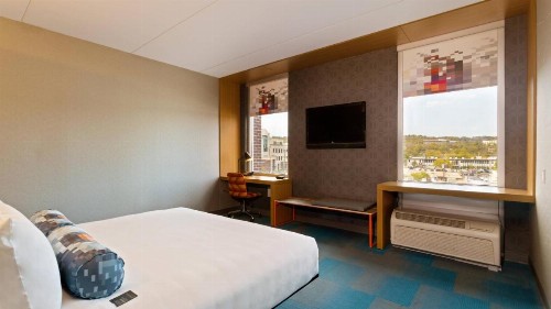 Aloft Birmingham Soho Square - image 4