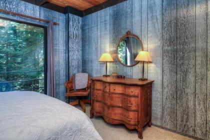 Cabin in the Pines - image 3