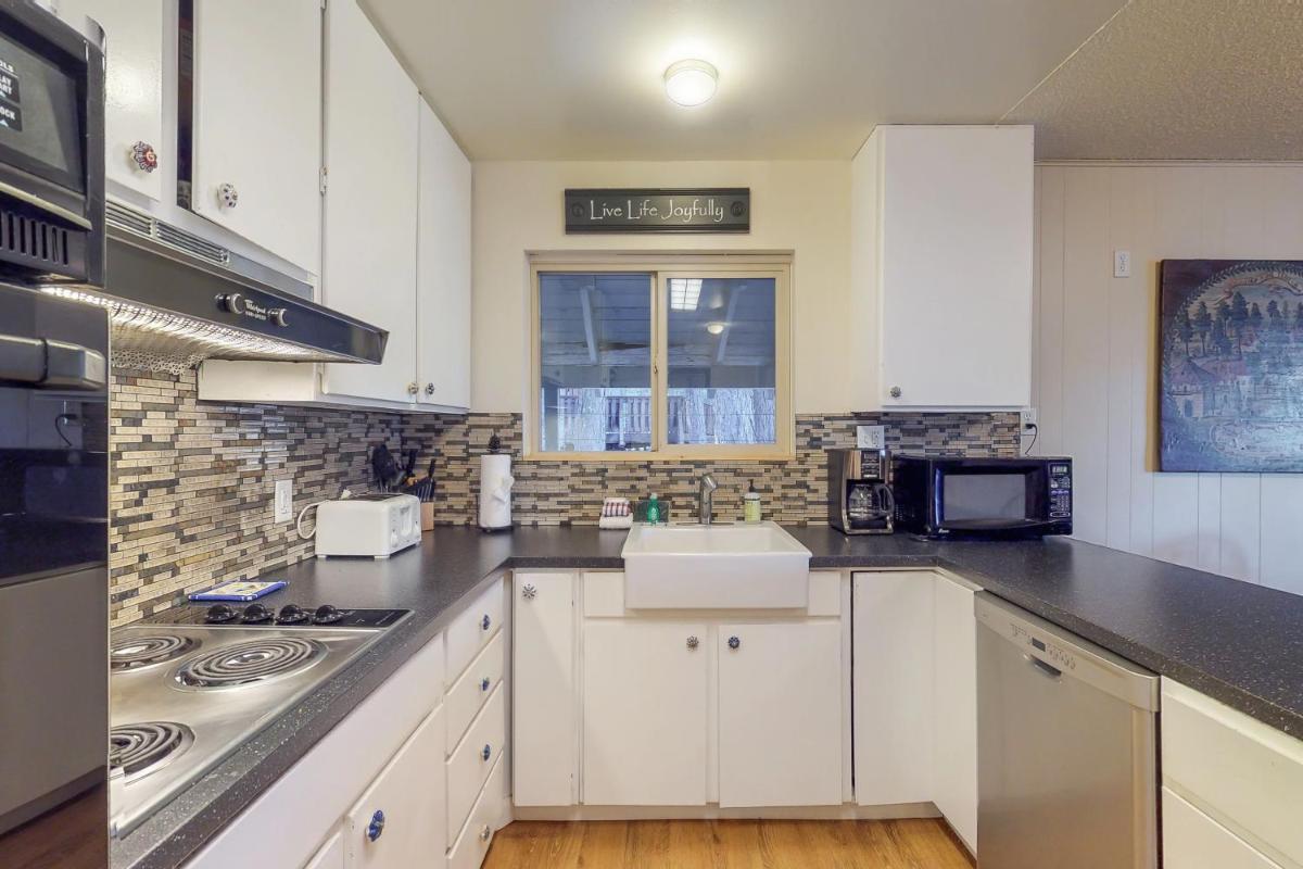 West Shore Lakeview Beauty* - image 2
