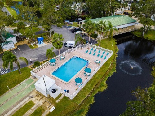 Homosassa River RV Resort - image 5