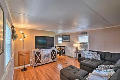 Cozy Riverfront Homosassa Cottage with Boat Slip - image 12