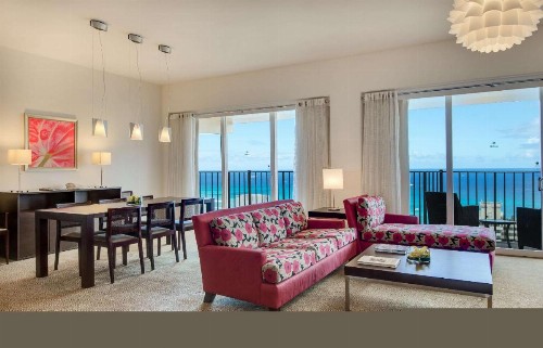Hilton Waikiki Beach Hotel - image 18