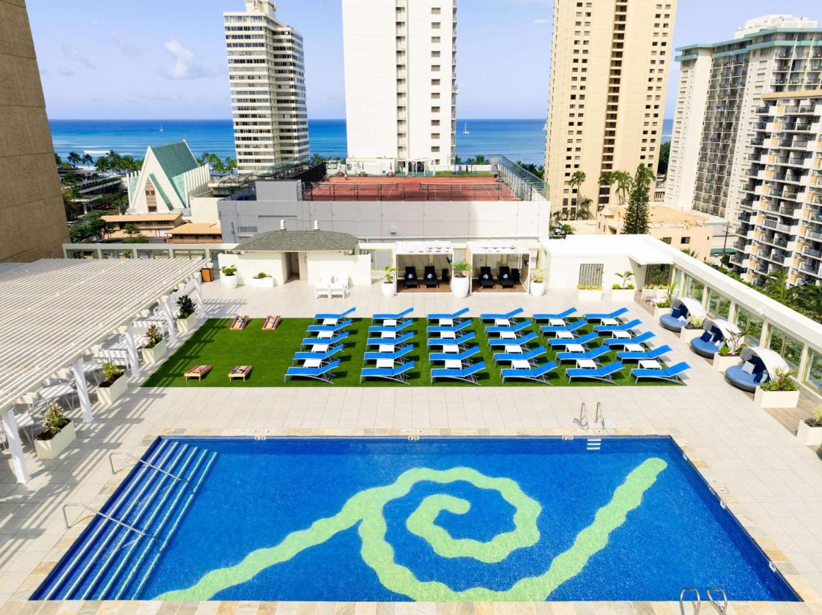Hilton Waikiki Beach Hotel - image 3