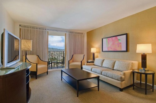 Hilton Waikiki Beach Hotel - image 40