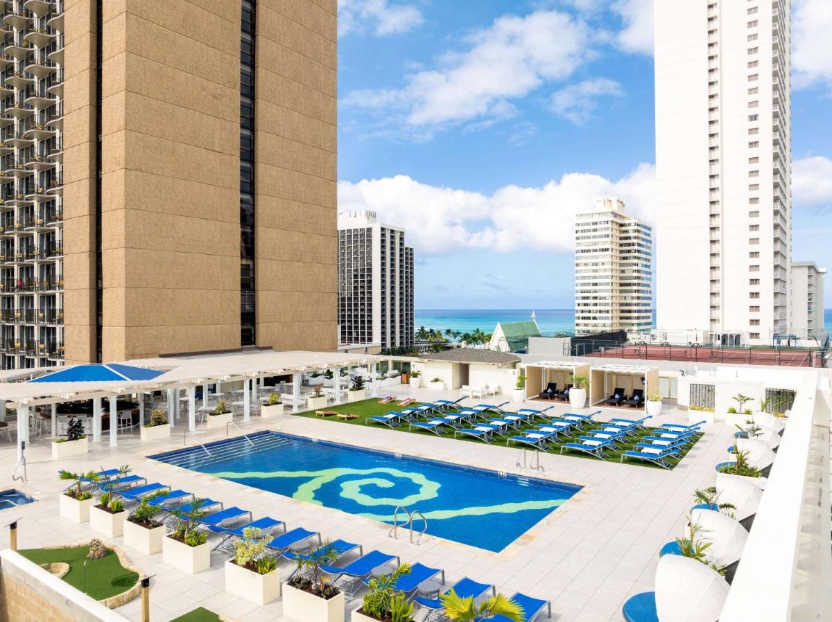 Hilton Waikiki Beach Hotel - image 4