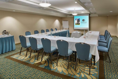 DoubleTree by Hilton Alana - Waikiki Beach - image 11
