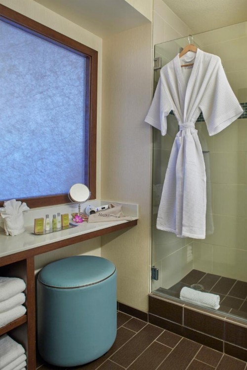 DoubleTree by Hilton Alana - Waikiki Beach - image 17