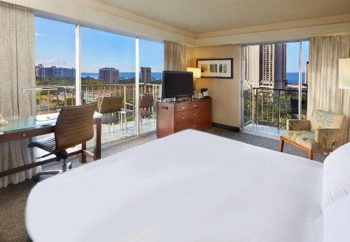 DoubleTree by Hilton Alana - Waikiki Beach - image 2