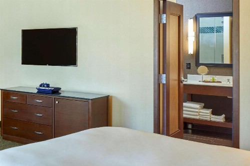 DoubleTree by Hilton Alana - Waikiki Beach - image 24