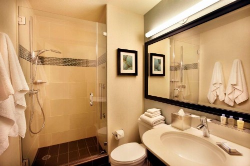 DoubleTree by Hilton Alana - Waikiki Beach - image 25