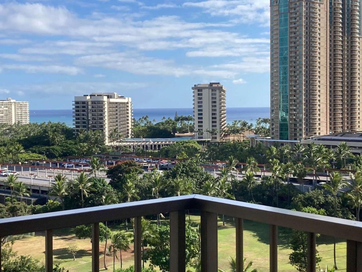 DoubleTree by Hilton Alana - Waikiki Beach - image 4