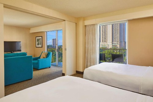 DoubleTree by Hilton Alana - Waikiki Beach - image 40