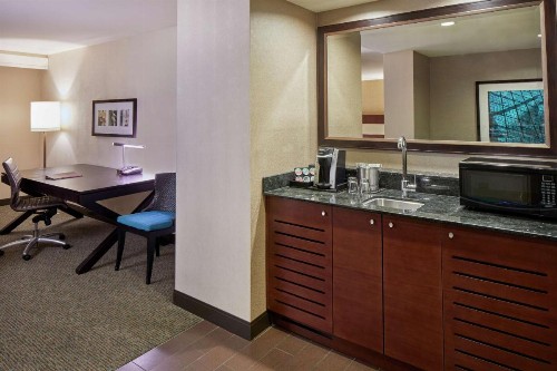 DoubleTree by Hilton Alana - Waikiki Beach - image 43
