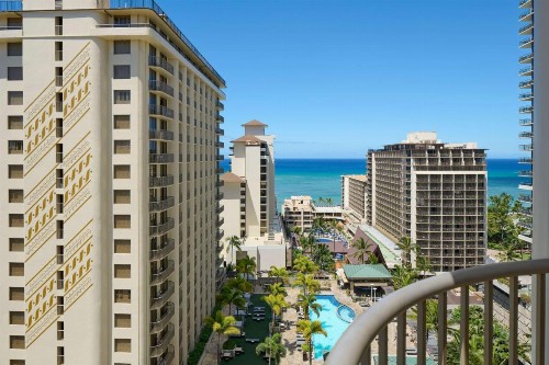 Embassy Suites by Hilton Waikiki Beach Walk - image 10